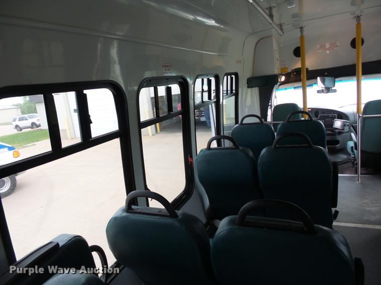 image for item DD9381 2008 Ford E350 Super Duty shuttle bus