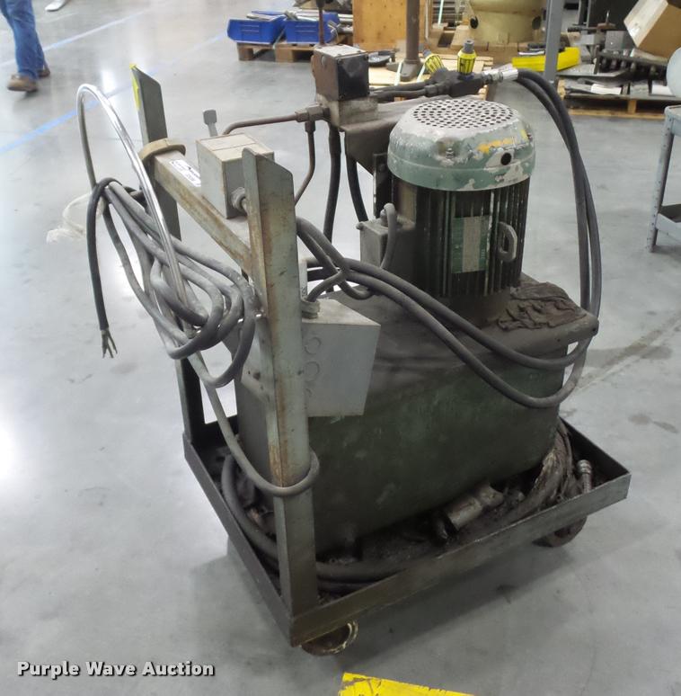 image for item DD9386 Hydraulic pump