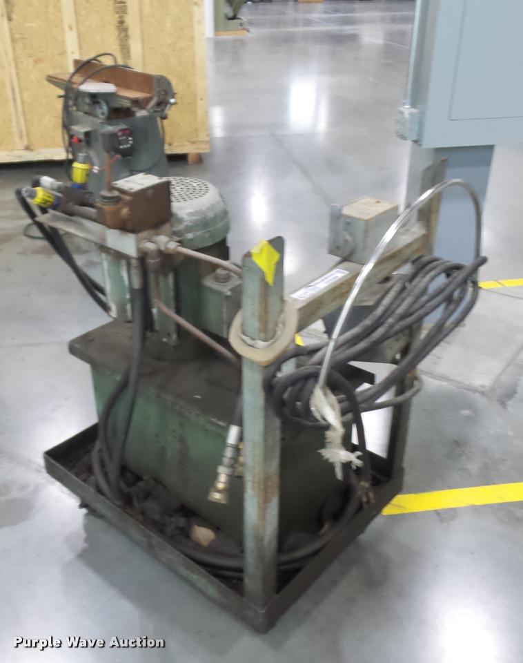 image for item DD9386 Hydraulic pump