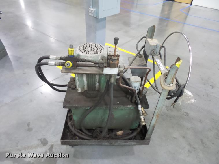 image for item DD9386 Hydraulic pump