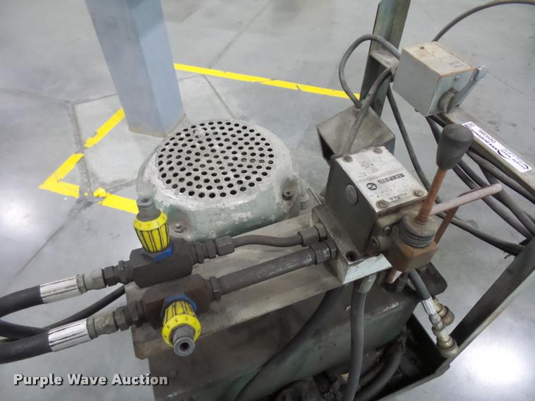 image for item DD9386 Hydraulic pump