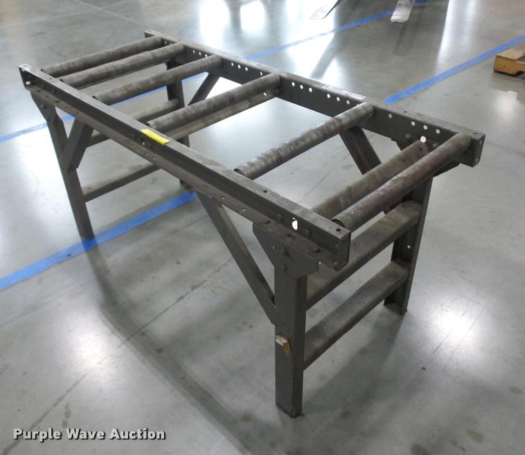 image for item DD9390 Steel roller conveyor table