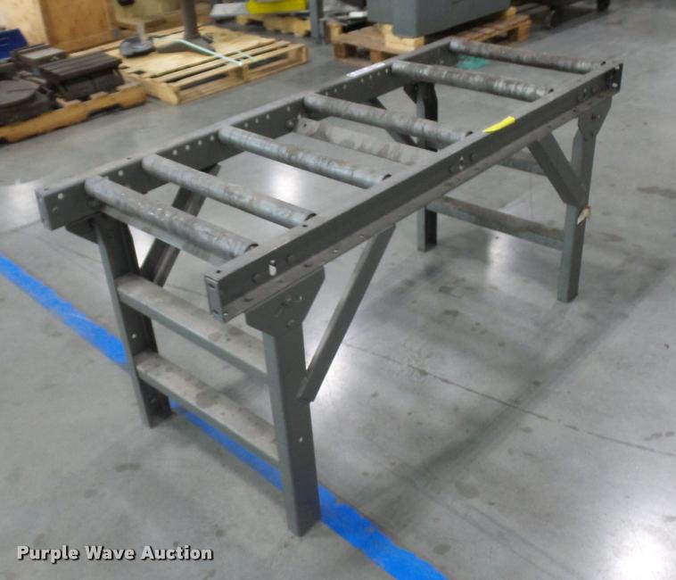 image for item DD9390 Steel roller conveyor table