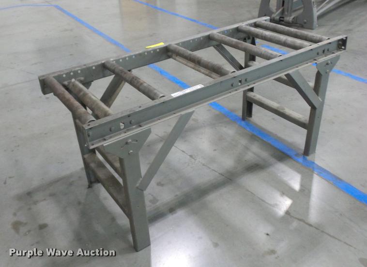 image for item DD9390 Steel roller conveyor table