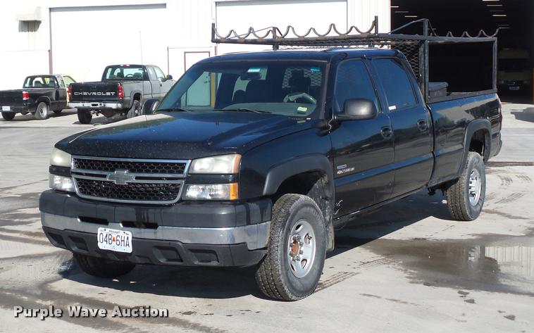 image for item DD9410 2006 Chevrolet Silverado 2500HD Crew Cab pickup truck