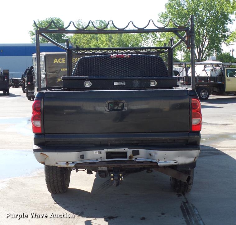 image for item DD9410 2006 Chevrolet Silverado 2500HD Crew Cab pickup truck