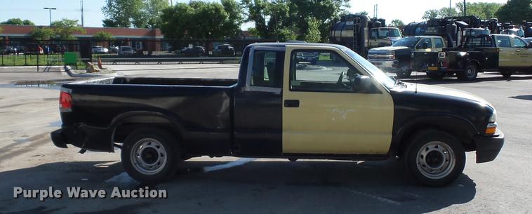 image for item DD9411 2003 Chevrolet S10 Ext. Cab pickup truck
