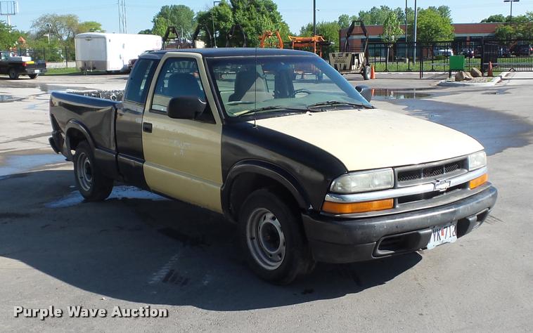 image for item DD9411 2003 Chevrolet S10 Ext. Cab pickup truck