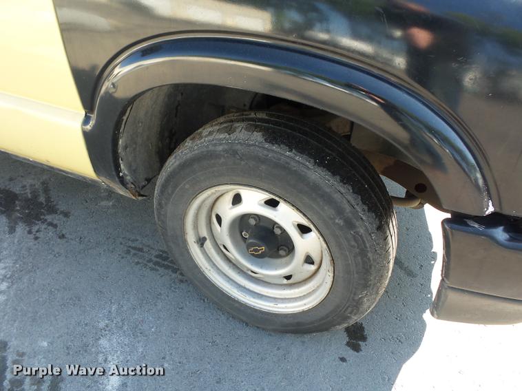 image for item DD9411 2003 Chevrolet S10 Ext. Cab pickup truck