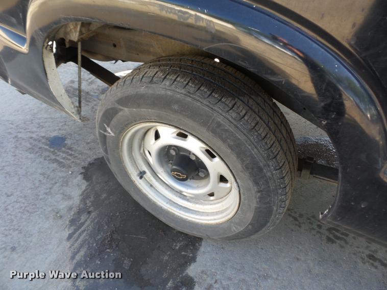 image for item DD9411 2003 Chevrolet S10 Ext. Cab pickup truck