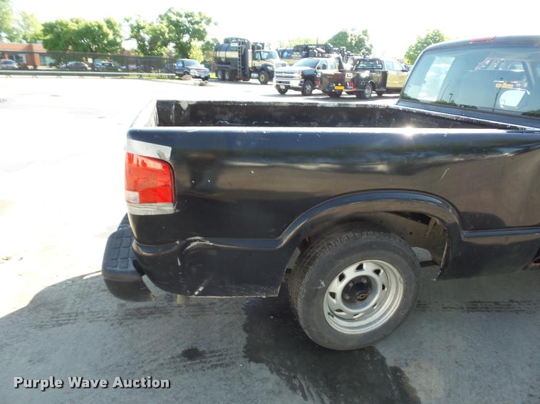image for item DD9411 2003 Chevrolet S10 Ext. Cab pickup truck