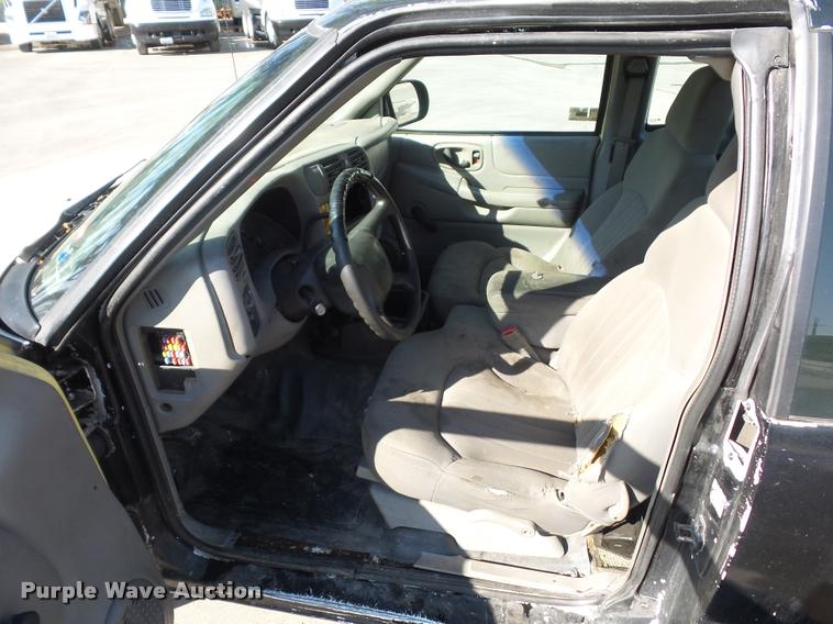 image for item DD9411 2003 Chevrolet S10 Ext. Cab pickup truck