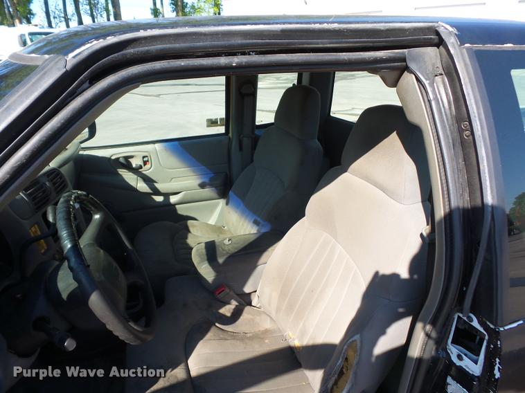 image for item DD9411 2003 Chevrolet S10 Ext. Cab pickup truck