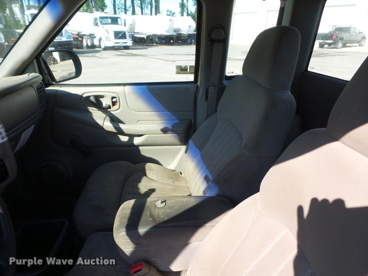 image for item DD9411 2003 Chevrolet S10 Ext. Cab pickup truck