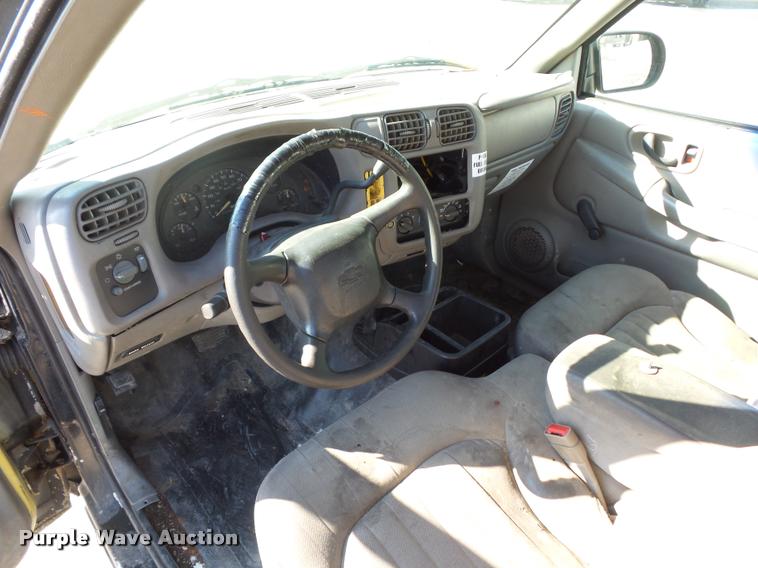 image for item DD9411 2003 Chevrolet S10 Ext. Cab pickup truck