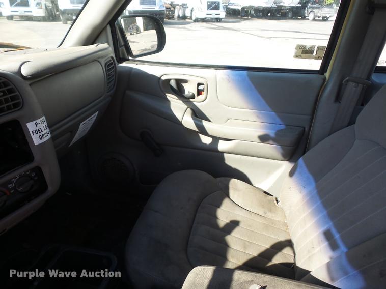 image for item DD9411 2003 Chevrolet S10 Ext. Cab pickup truck