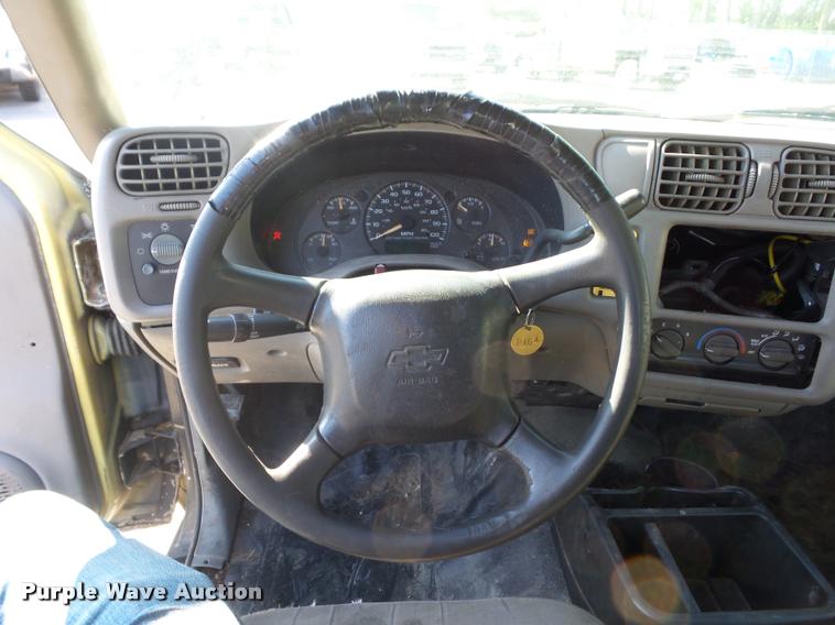 image for item DD9411 2003 Chevrolet S10 Ext. Cab pickup truck