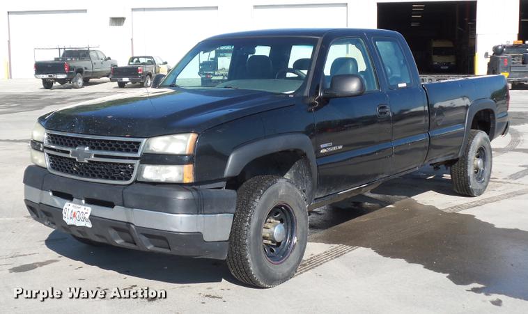 image for item DD9412 2006 Chevrolet Silverado 2500HD Ext. Cab pickup truck