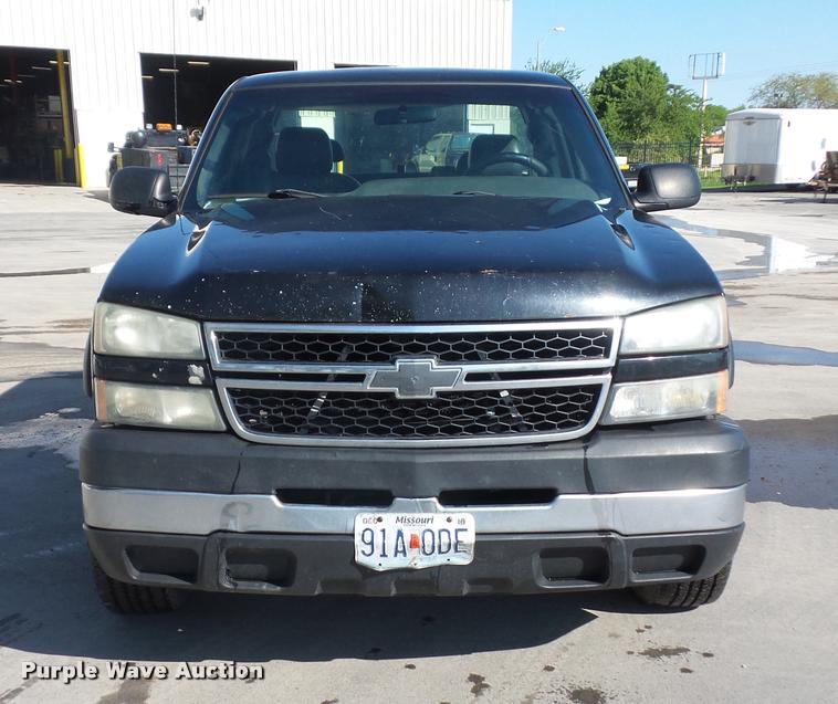image for item DD9412 2006 Chevrolet Silverado 2500HD Ext. Cab pickup truck