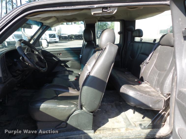 image for item DD9412 2006 Chevrolet Silverado 2500HD Ext. Cab pickup truck