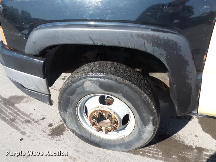 image for item DD9413 2006 Chevrolet Silverado 3500 Crew Cab pickup truck