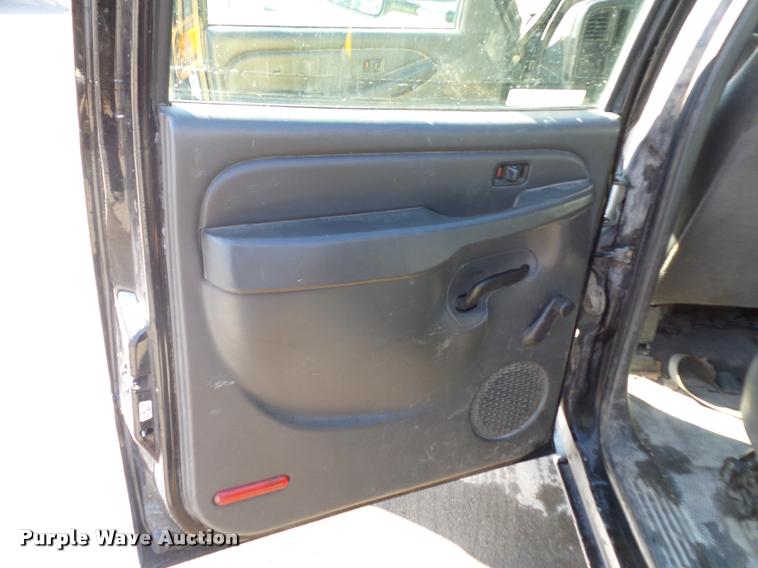 image for item DD9413 2006 Chevrolet Silverado 3500 Crew Cab pickup truck