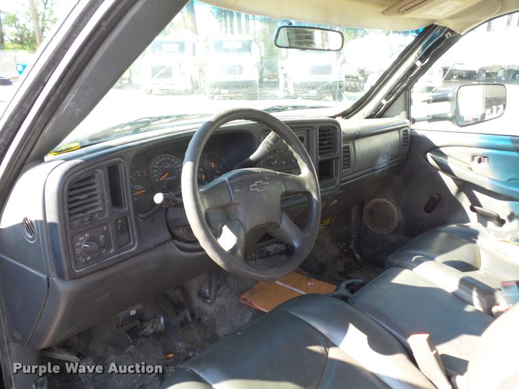 image for item DD9413 2006 Chevrolet Silverado 3500 Crew Cab pickup truck