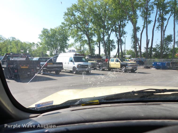 image for item DD9413 2006 Chevrolet Silverado 3500 Crew Cab pickup truck