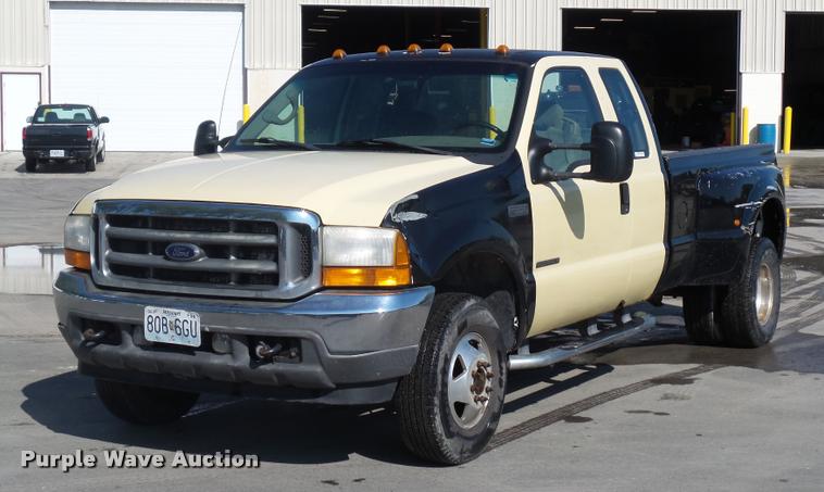 image for item DD9414 2001 Ford F350 Super Duty SuperCab pickup truck