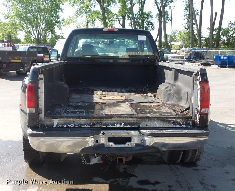 image for item DD9414 2001 Ford F350 Super Duty SuperCab pickup truck