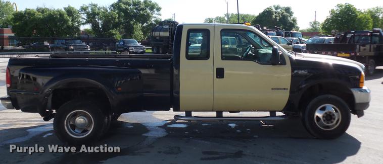 image for item DD9414 2001 Ford F350 Super Duty SuperCab pickup truck