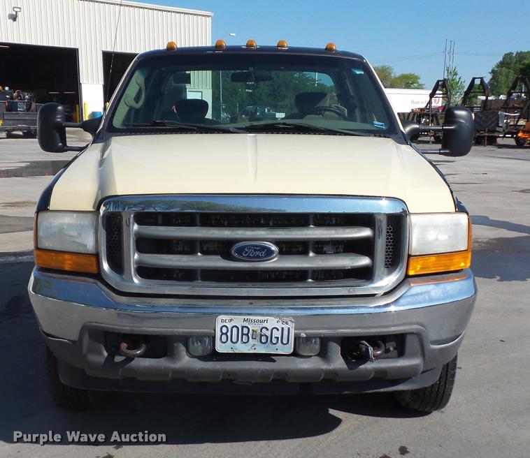 image for item DD9414 2001 Ford F350 Super Duty SuperCab pickup truck