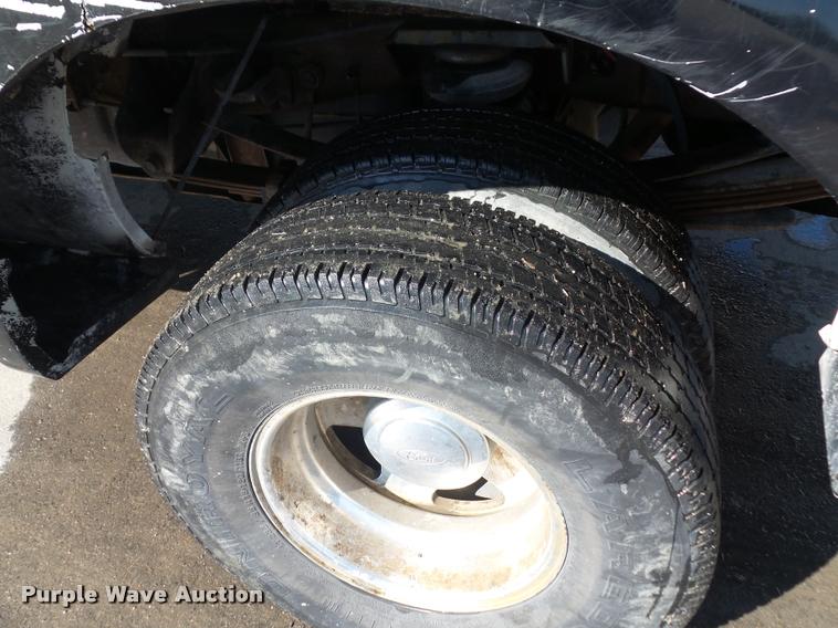 image for item DD9414 2001 Ford F350 Super Duty SuperCab pickup truck