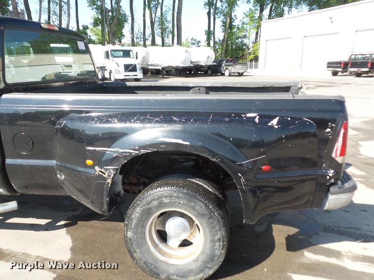 image for item DD9414 2001 Ford F350 Super Duty SuperCab pickup truck