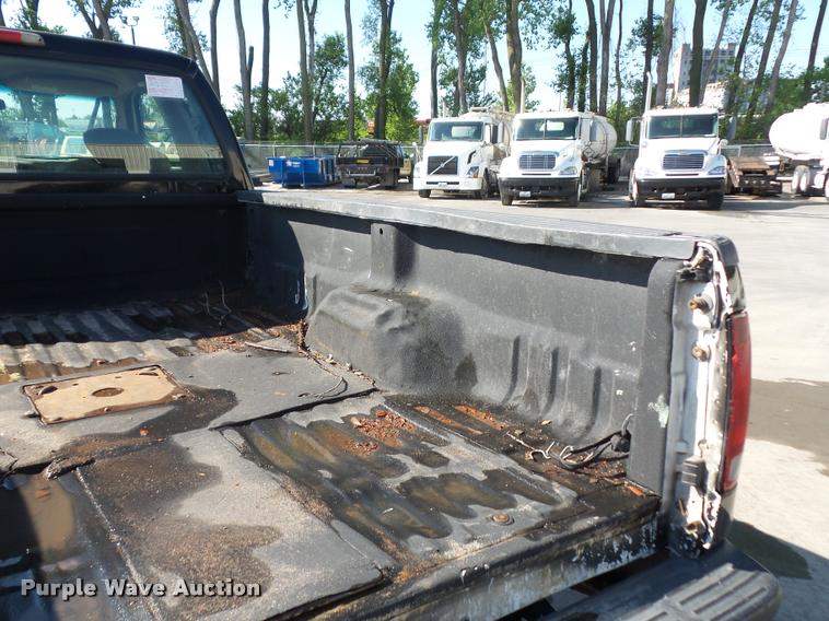 image for item DD9414 2001 Ford F350 Super Duty SuperCab pickup truck