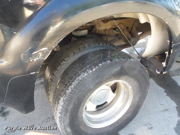 image for item DD9414 2001 Ford F350 Super Duty SuperCab pickup truck