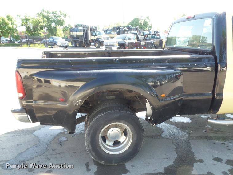 image for item DD9414 2001 Ford F350 Super Duty SuperCab pickup truck