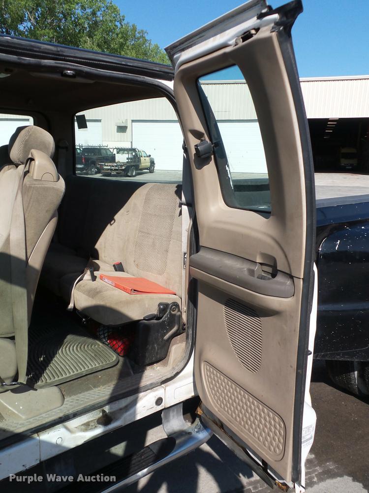 image for item DD9414 2001 Ford F350 Super Duty SuperCab pickup truck