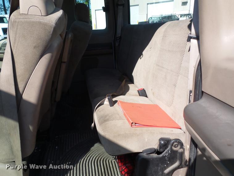 image for item DD9414 2001 Ford F350 Super Duty SuperCab pickup truck