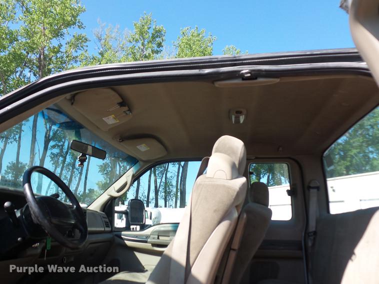 image for item DD9414 2001 Ford F350 Super Duty SuperCab pickup truck