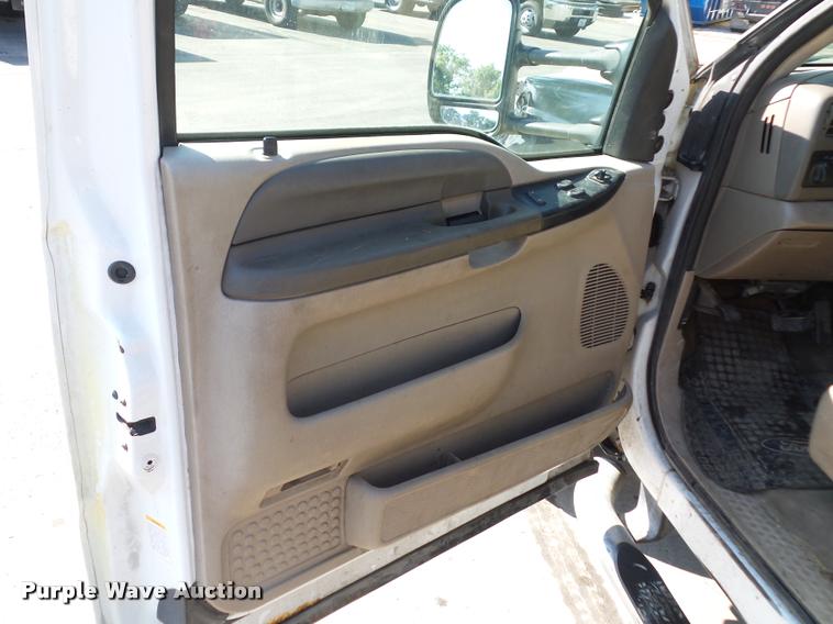 image for item DD9414 2001 Ford F350 Super Duty SuperCab pickup truck