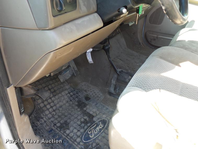 image for item DD9414 2001 Ford F350 Super Duty SuperCab pickup truck