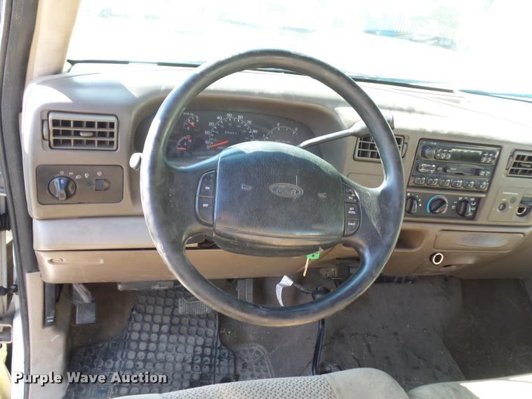 image for item DD9414 2001 Ford F350 Super Duty SuperCab pickup truck