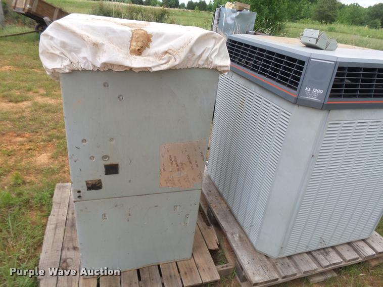 image for item DE9573 Trane 1200 high efficiency heat pump