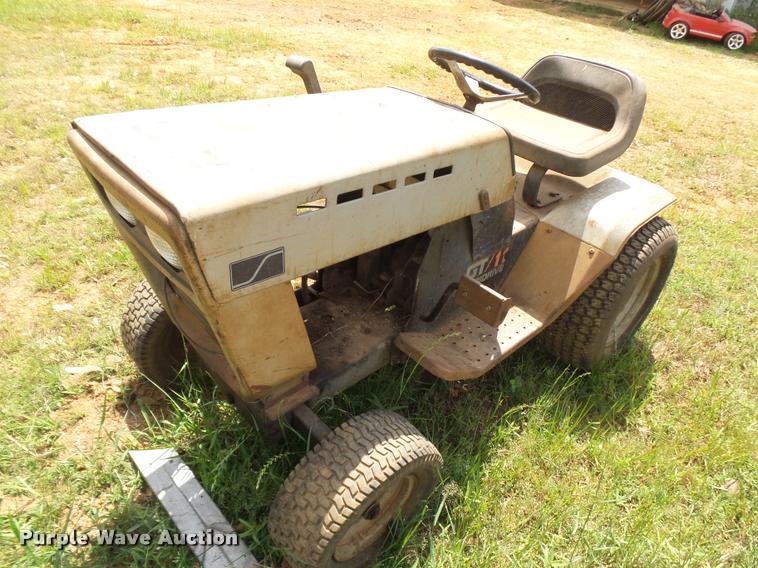 image for item DE9575 Sears lawn tractor