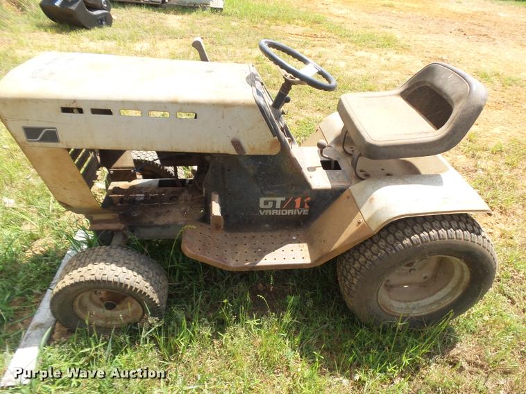 image for item DE9575 Sears lawn tractor