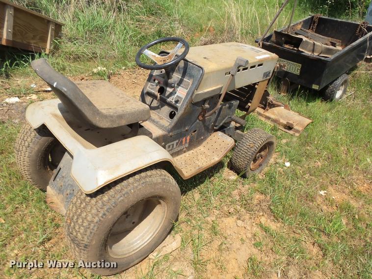 image for item DE9575 Sears lawn tractor