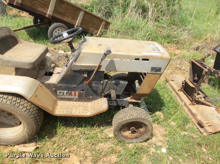 image for item DE9575 Sears lawn tractor