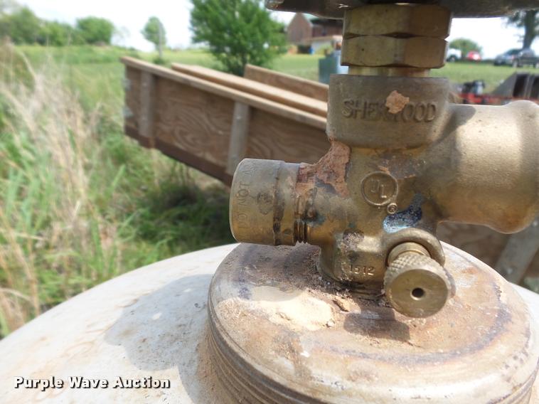 image for item DE9578 Propane bottle