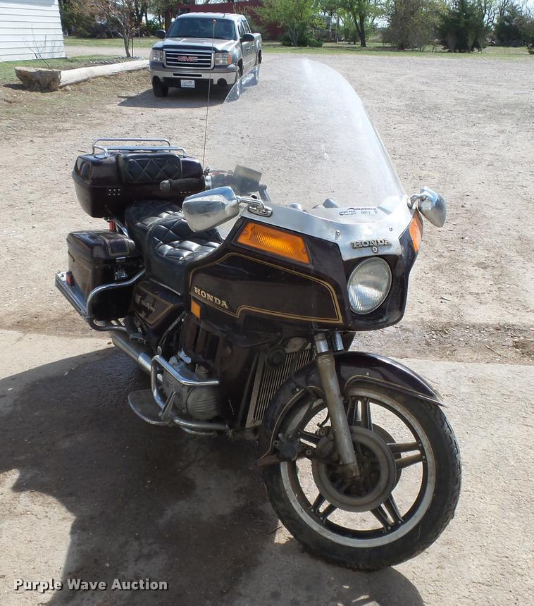 image for item DI9712 1980 Honda Goldwing motorcycle